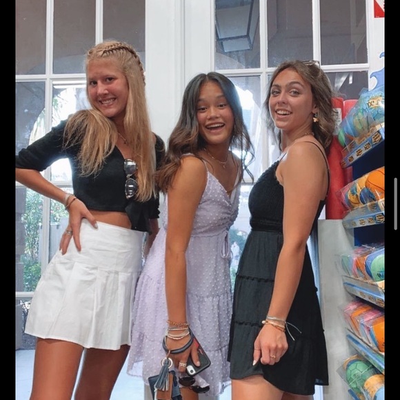 Meet your Posher, Elle - Picture 2 of 3